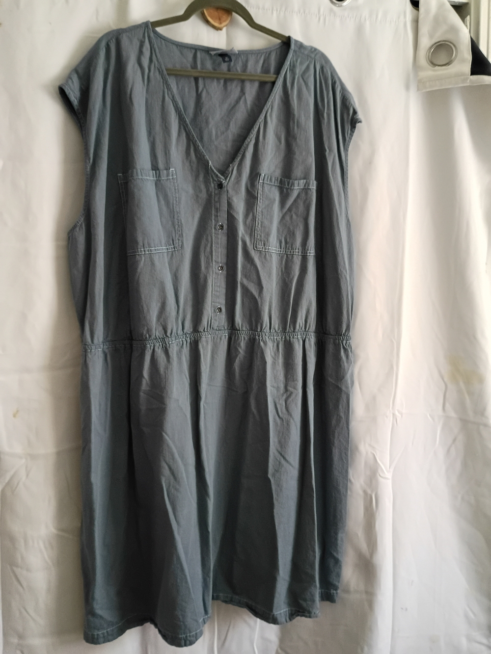 Universal Threads Sleeveless V-Neck Dress in Blue Size 4x.